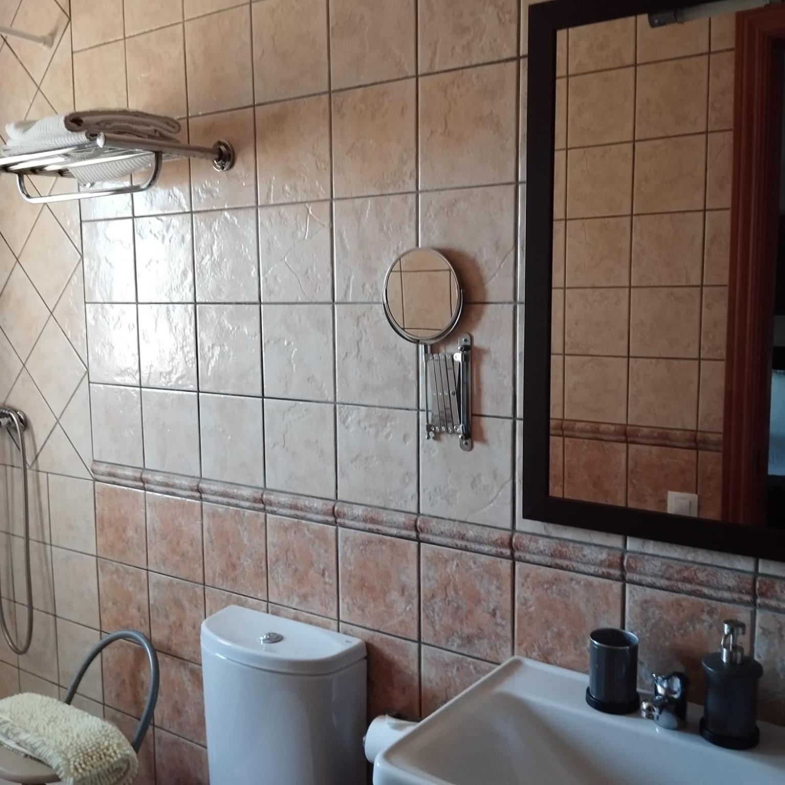 Can Gual Guest House Lametlla Del Valles Luaran gambar
